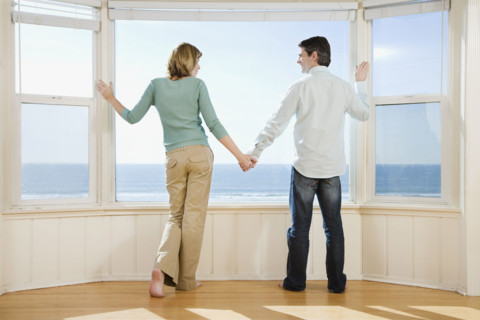 Couple holding hands next to window. Date : 2008