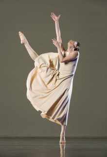 Female ballet dancer dancing. Date : 2008