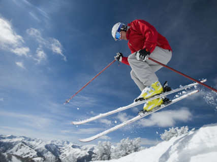 Man in air on skis. Date : 2008