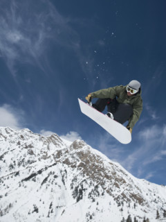 Man on snowboard in air, Wasatch Mountains, Utah, United States. Date : 2008