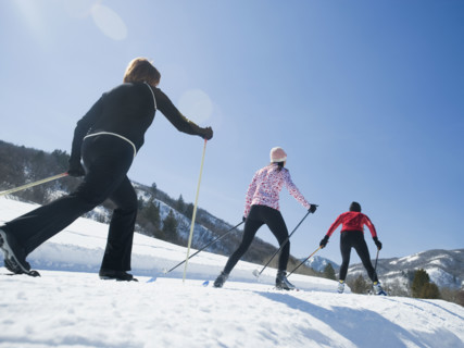 Women cross country skiing. Date : 2008