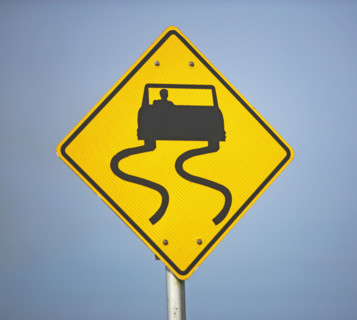 winding road sign. Date : 2008