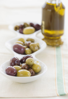 Serving bowl of assorted olives. Date : 2008