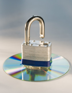 Lock and compact disc. Date : 2008