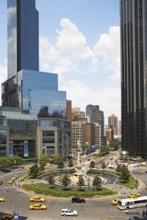 Traffic roundabout in busy urban setting. Date : 2008