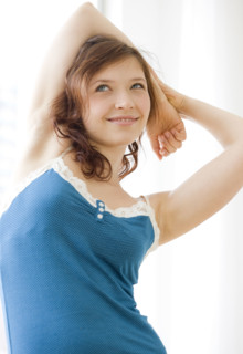 Teenage girl stretching. Date : 2008