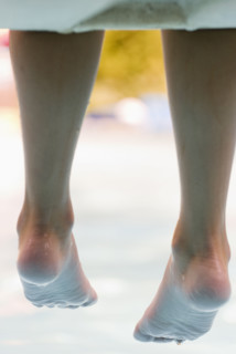 Close up of girl’s wet feet. Date : 2008