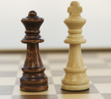 Opposing king and queen chess pieces. Date : 2008
