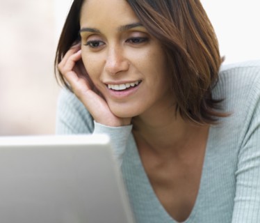 Woman looking at laptop. Date : 2008