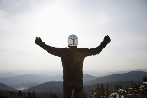 Snowboarder at top of ski hill. Date : 2008