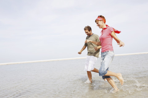Couple running in ocean. Date : 2008