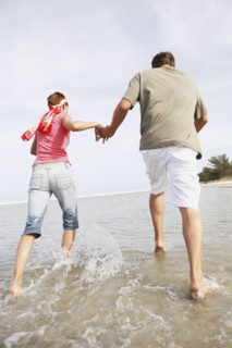Couple running in ocean. Date : 2008