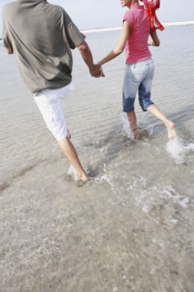 Couple running in ocean. Date : 2008