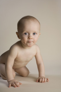 Nude baby crawling. Date : 2008