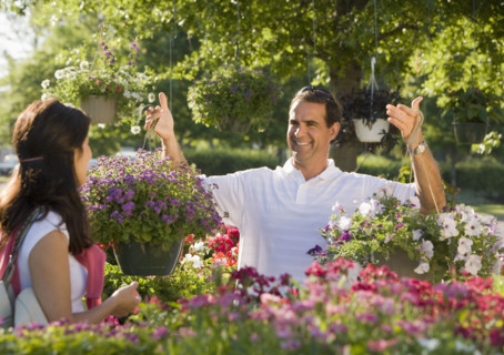 Couple shopping for flowers. Date : 2008