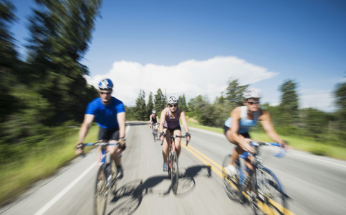 Cyclists on mountain road. Date : 2008