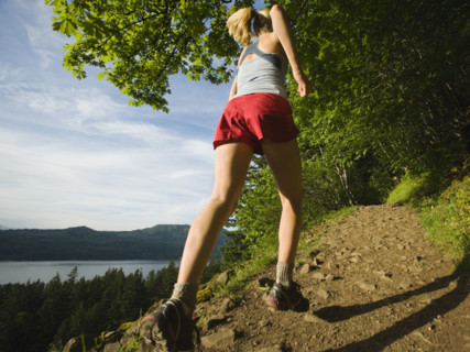 Runner on rocky trail. Date : 2008