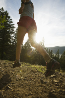 Runner on rocky trail. Date : 2008