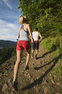 Runners ascending rocky trail. Date : 2008