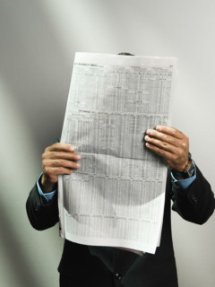 Businessman reading newspaper. Date : 2008