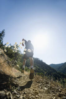 Man running on steep trail. Date : 2008