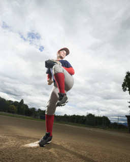 Baseball pitcher getting ready to throw ball. Date : 2008