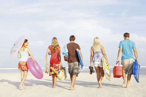 Friends walking with beach essentials. Date : 2008