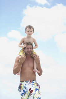 Father carrying son on shoulders. Date : 2008