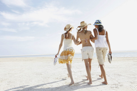 Young women walking on beach. Date : 2008