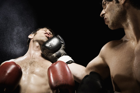 Boxer punching opponent in jaw. Date : 2008