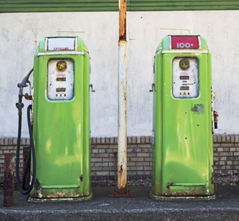 Old-fashioned gas pumps. Date : 2008