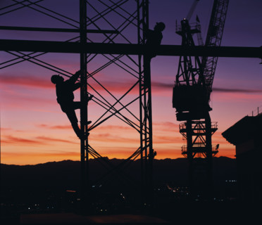 Workers climbing towers of construction site in Las Vegas. Date : 2008