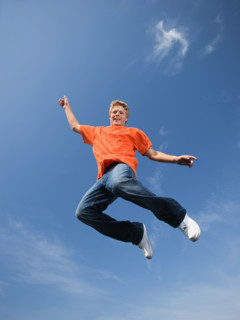 Portrait of teenage boy in mid-air. Date : 2008