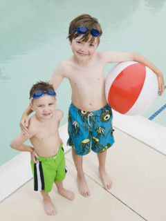 Brothers posing by swimming pool. Date : 2008