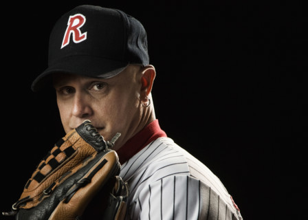 Portrait of pitcher with baseball glove. Date : 2008