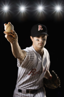 Portrait of pitcher throwing baseball. Date : 2008