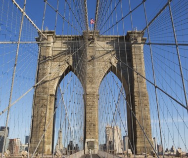Urban bridge and cityscape. Photographe : fotog