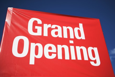Grand opening sign. Photographe : fotog