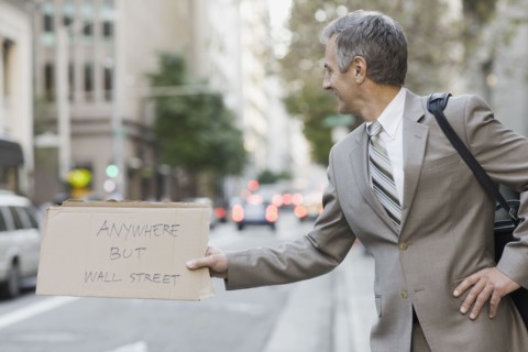 Businessman hitchhiking. Photographe : PT Images