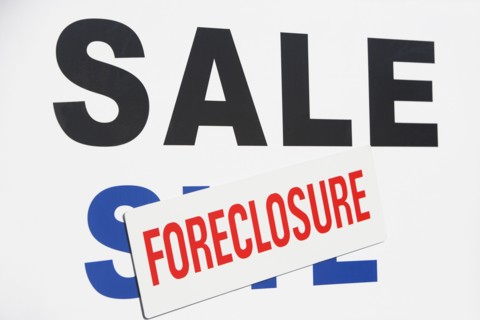 Sale foreclosure sign. Photographe : fotog