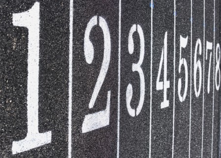 Lanes on running track. Photographe : fotog