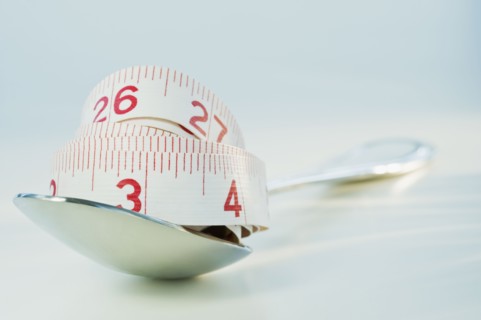 Tape measure on spoon. Photographe : Daniel Grill
