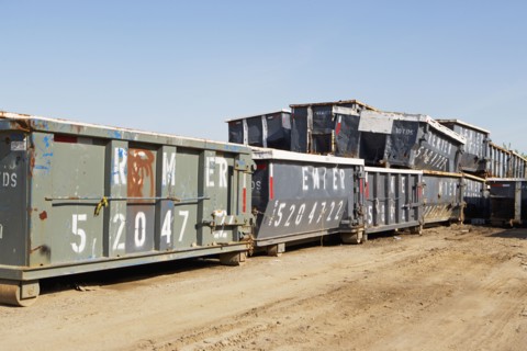 Garbage dumpsters. Photographe : fotog