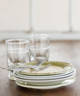 Dinnerware. Photographe : Jamie Grill
