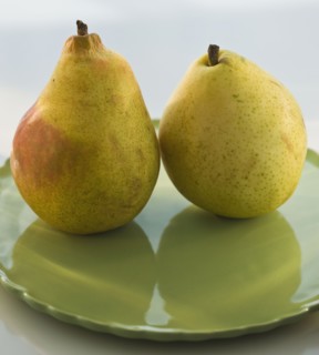 Two pears on a plate.