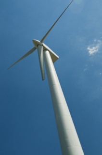 Low angle view of wind turbine. Photographe : Daniel Grill