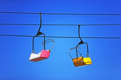 Empty ski lifts. Photographe : fotog
