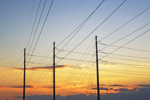 Communication tower and power lines. Photographe : fotog