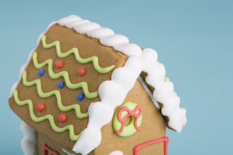 Decorated gingerbread house. Photographe : Kristin Lee