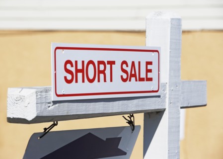 Short sale sign. Photographe : fotog